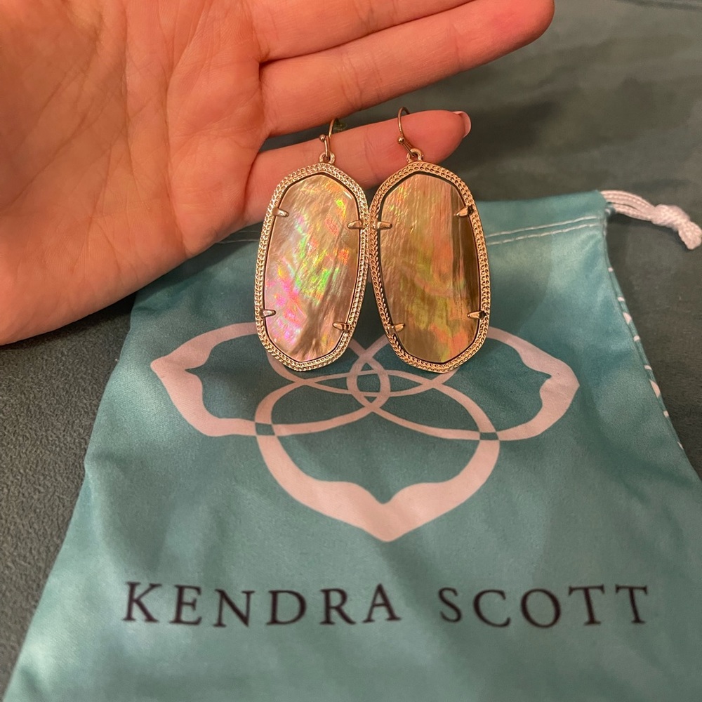 Kendra Scott Elle Earrings in Mother of Pearl